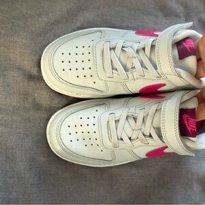 Nike low Sneakers pale gray with pink accents